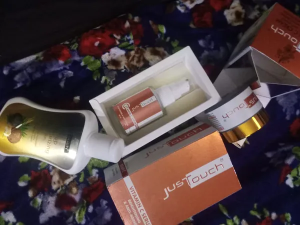 Vitamin C Face Serum Price in Pakistan for Glowing Skin